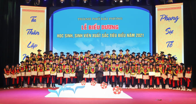 Năm 2021, TP Hải Phòng biểu dương, tôn vinh 157 học sinh, sinh viên xuất sắc tiêu biểu.