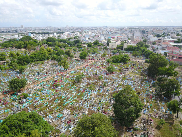 Nghĩa trang lớn và lâu đời nhất TPHCM sẽ là một trong 7 khu dân cư của quận Bình Tân đã được UBND TPHCM phê duyệt nhiệm vụ quy hoạch phân khu tỷ lệ 1/2000 (Ảnh: Ngọc Tiến)