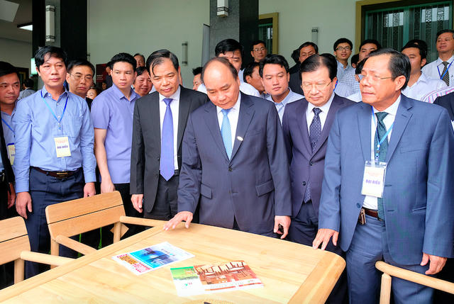 Thủ tướng Chính phủ Nguyễn Xuân Phúc đã chủ trì Hội nghị “Định hướng, giải pháp phát triển nhanh, bền vững ngành công nghiệp chế biến gỗ và lâm sản xuất khẩu”.