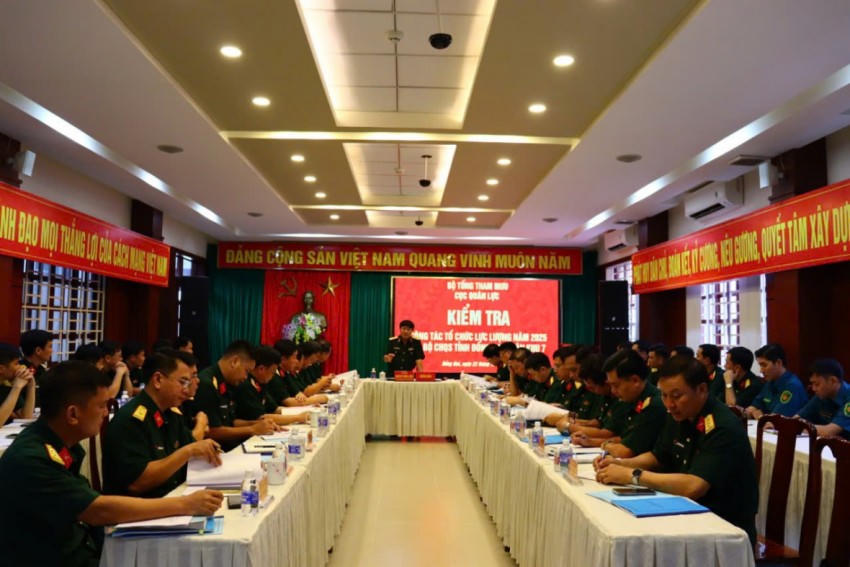 Toàn cảnh buổi làm việc.