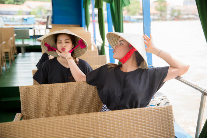 Nữ hoàng Sắc đẹp Mỹ La Tinh ngưỡng mộ khả năng dỗ em bé của Hoa hậu Phạm Hương khi đi từ thiện