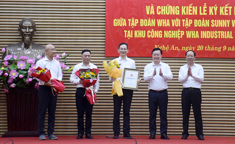 trao-Giay-chung-nhan-dau-tu-1638308099608205406