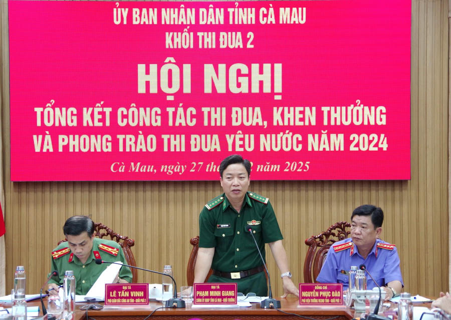 Đại tá Phạm Minh Giang - Bí thư Đảng ủy, Chính ủy BĐBP tỉnh Cà Mau (Khối trưởng Khối thi đua 2 năm 2024) phát biểu tại Hội nghị.