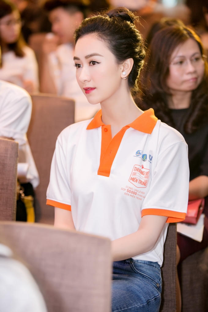 Diện &aacute;o d&agrave;i c&aacute;ch t&acirc;n, &Aacute; hậu H&agrave; Thu khiến bao người say đắm