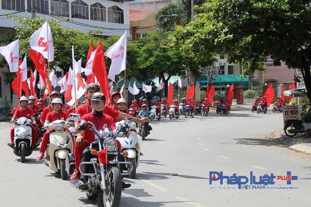 Được tổ chức định kì vào tháng 7 hàng năm, trải qua 3 kỳ tổ chức (từ năm 2013 đến năm 2015) Chương trình “Hành trình Đỏ” do Viện Huyết học - Truyền máu Trung ương phối hợp với Công ty Cổ phần Nhân Ái Vòng Tay Việt, Hội Chữ thập đỏ Việt Nam, Trung tâm tin tức VTV24 – Đài truyền hình Việt Nam lại được diễn ra sôi động trong các tỉnh thành trên cả nước.