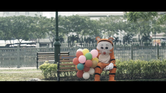 Phi Trường thẫn thờ trong MV "Hoài niệm Valentine"