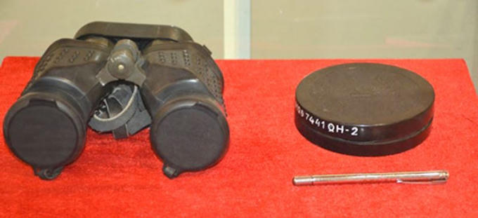 Que chỉ bản đồ, kính lúp của Đại tướng Văn Tiến Dũng sử dụng tháng 4/1975.