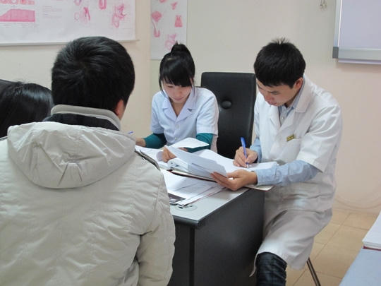 Một cặp đôi đến xin tư vấn chuyện "yêu".