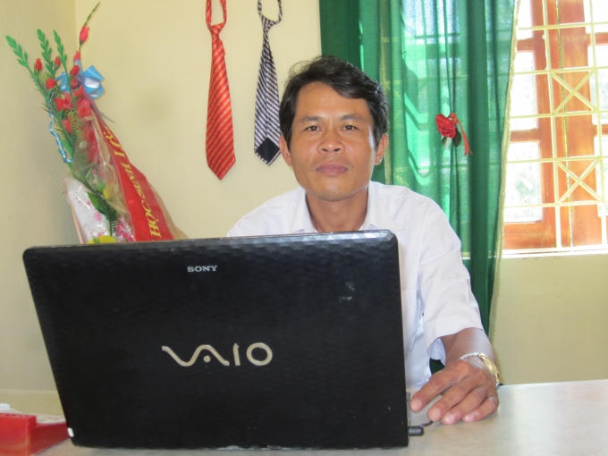 Thầy Phạm Văn Đồng - Phó hiệu trưởng trường. Ảnh: Nguyệt Nguyệt