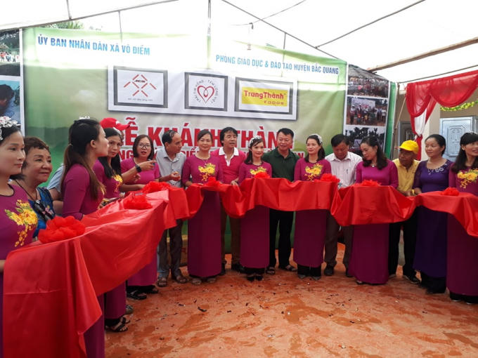 Lễ cắt băng khánh thành điểm trường mầm non thôn Thia.