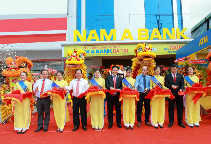 Từng bừng khai trương Nam A Bank Ba Tri trực thuộc chi nhánh Nam A Bank Bến Tre.