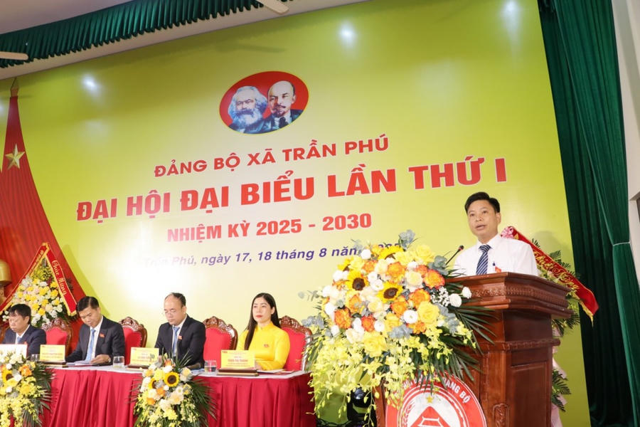 Đại biểu Trần Văn Khải tham luận về công tác xây dựng Đảng tại Đại hội.