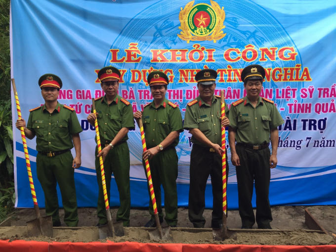 Lễ khởi công xây dựng Nhà tình nghĩa cho gia đình chính sách ở huyện Vĩnh Linh.