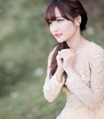 Hường Hana sở hữu một gương mặt xinh đẹp và trong sáng. Ảnh: internet.
