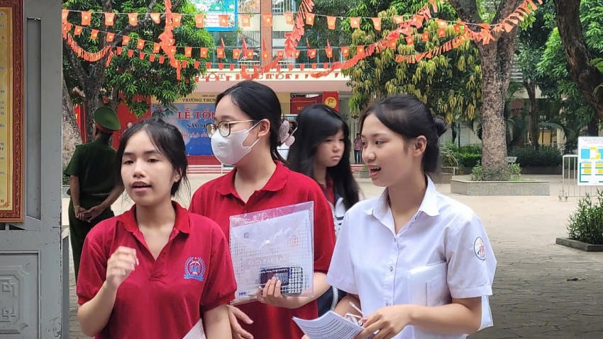 Nhiều thí sinh cho biết đề thi Toán năm nay vừa tầm với khả năng.