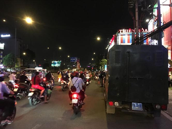 Sau khi đưa những người trong quán này về công an làm việc, cơ quan chức năng xác định có đến 80/100 người dương tính với chất ma túy, trong đó có 30 người là nhân viên của quán này.