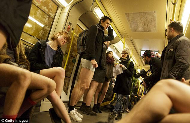 "No Pants Subway Ride" đã trở thành một sự kiện thường niên trên thế giới.
