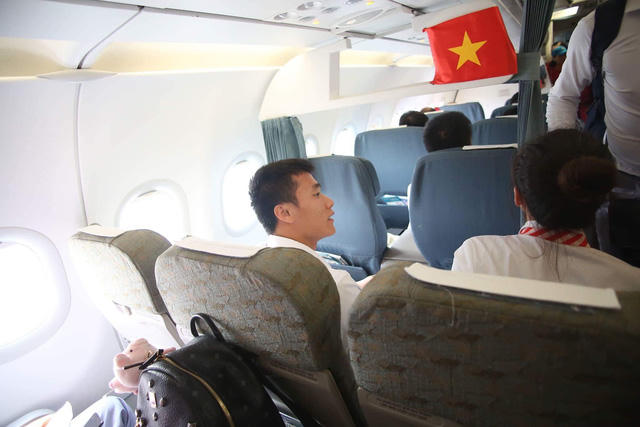 9h00, các cầu thủ Olympic Việt Nam đã có mặt ở chuyên cơ chuẩn bị về nước