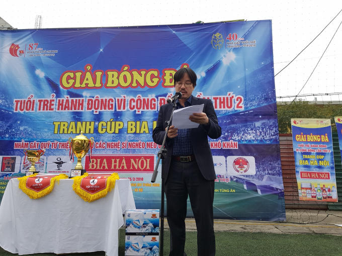 Phó Giám đốc Nhà hát tuổi trẻ ông Nguyễn Sĩ Tiến phát biểu khai mạc giải đấu.