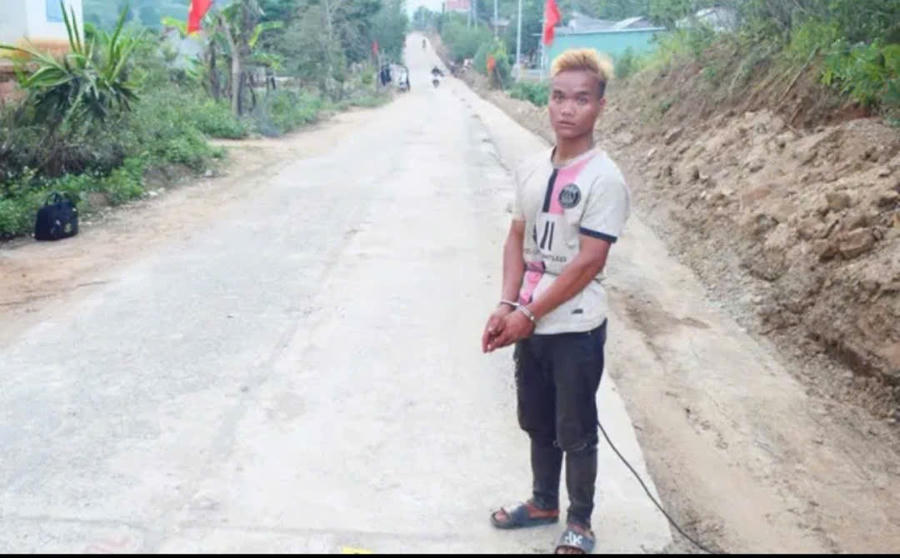 Nghi can Đinh Đông đang thực nghiệm hiện trường vụ việc. Ảnh: Công an Gia Lai