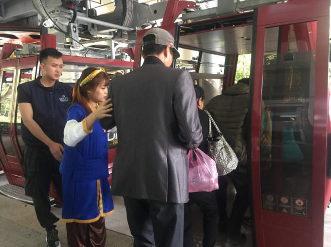 Không còn cảnh chen lấn, chờ đợi cáp treo như mọi năm.