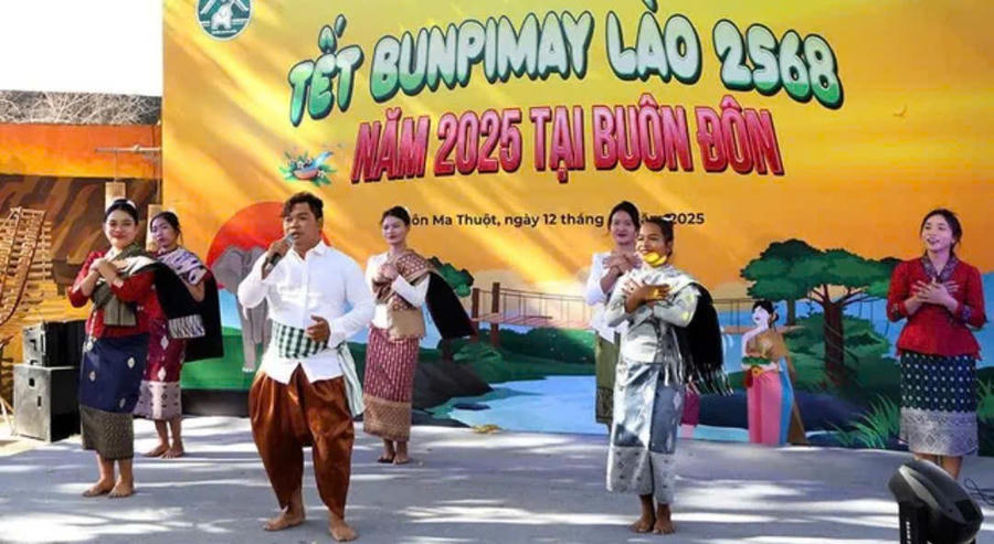 Nhiều hoạt động sôi nổi diễn ra trong những ngày Tết cổ truyền của người Lào ở huyện Buôn Đôn. Ảnh: N.H
