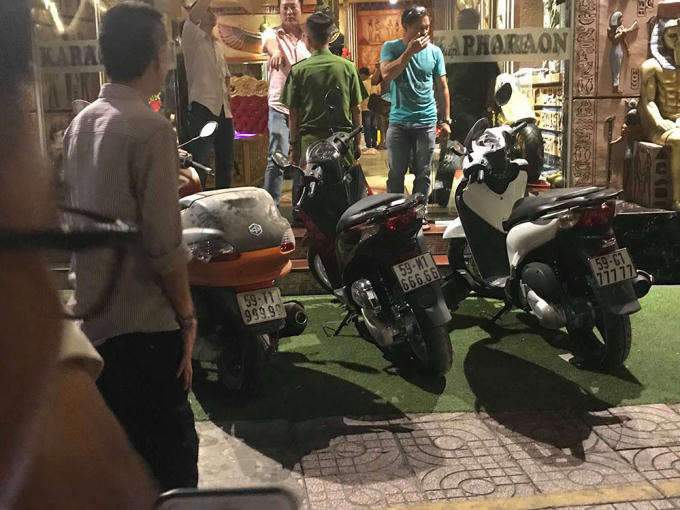 Dàn xe gắn máy gắn BKS cực độc của Phúc XO thực chất là BKS giả, xe cà số khung, số sườn