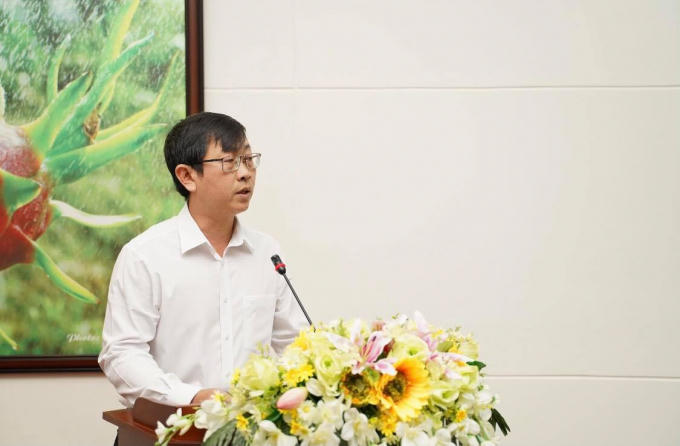 ông Nguyễn Hữu Thông - Giám đốc Sở tư pháp Bình Thuận báo cáo tại hội nghị