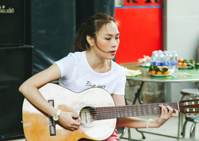 Mỹ Tâm tự đệm đàn, hát nhạc phim dành tặng nghệ sĩ lớn tuổi