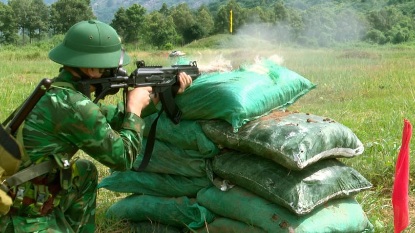 100% các lực lượng thực hiện đúng tư thế, yếu lĩnh, động tác theo quy định, bảo đảm an toàn tuyệt đối. Ảnh: Lâm Quân