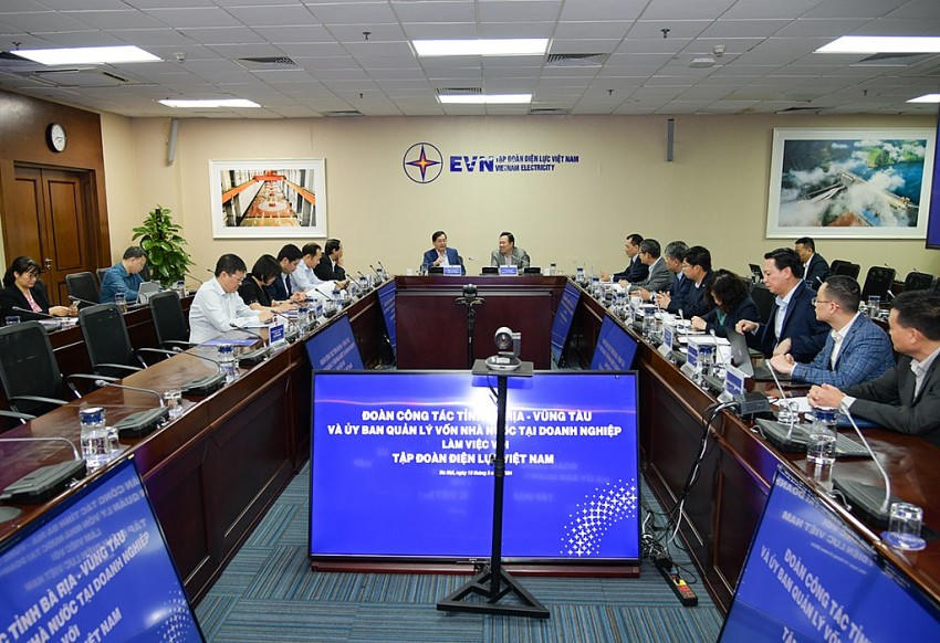 Quang cảnh buổi làm việc liên quan Dự án kéo điện ra Côn Đảo. Ảnh Nhật Quang