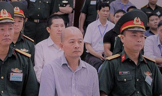 Bị cáo Út ''trọc'' tại tòa.