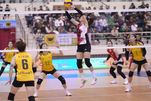Đội nữ LPB Ninh Bình đã vượt qua Binh chủng Thông tin 3-2 tại chung kết giải bóng chuyền Cúp Hoa Lư - Bình Điền 2025, giành chức vô địch.