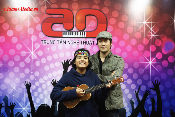 Jayden cùng Giám đốc Trung tâm Nghệ thuật Adam Vũ Ngọc Đảm.