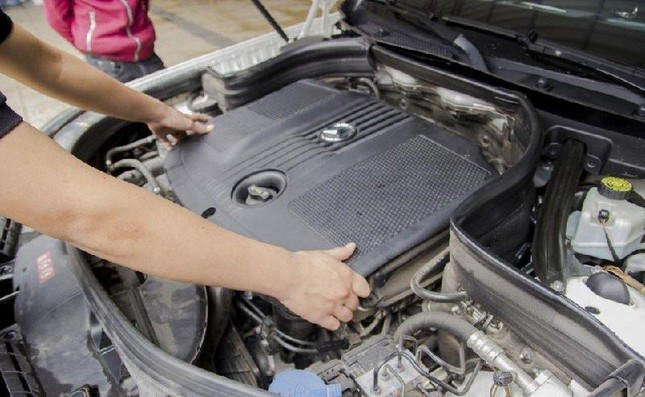 kinh-nghiem-mua-o-to-cu-cach-kiem-tra-dong-co-xe-5-7908