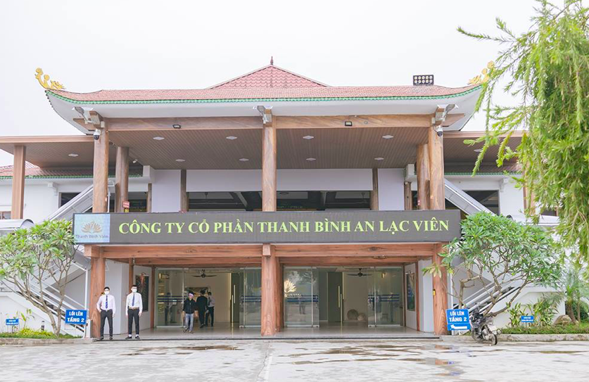 Công ty Cổ phần Thanh Bình An Lạc Viên bị tố ép người dân mua quách giá cao.