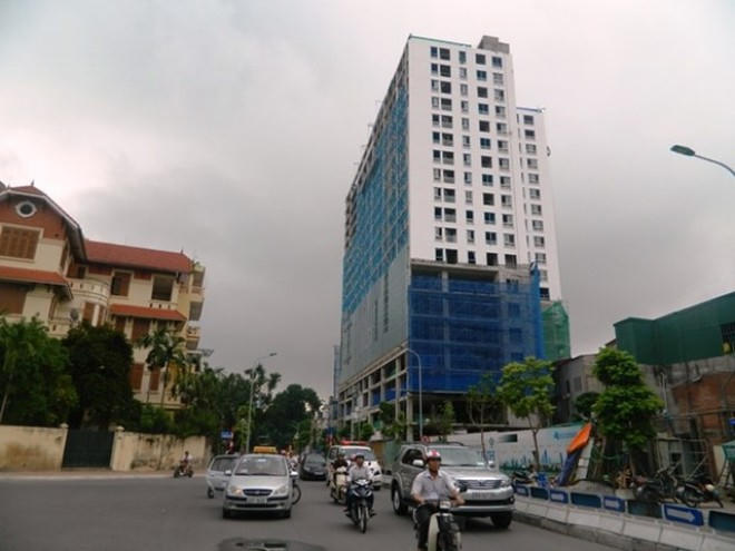 Dự án 8B Lê Trực: UBND phường Điện Biên thông báo khóa cửa và giữ chìa khóa ra vào tòa nhà.