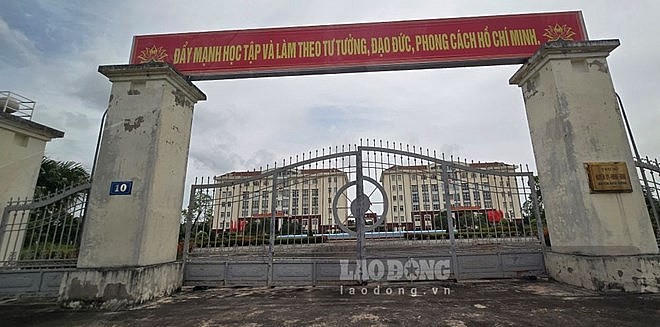 Phó Chủ tịch thường trực UBND huyện Kiến Xương (tỉnh Thái Bình) và Trưởng phòng Tài nguyên Môi trường huyện vừa bị khởi tố, bắt giam trong vụ án La "điên". Ảnh: Trung Du
