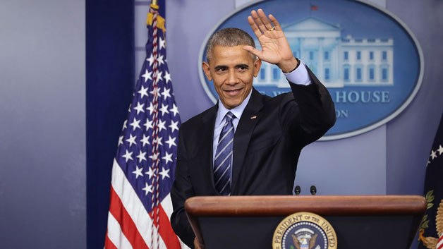 Ông Obama đã chính thức đóng lại những trang sách kéo dài 8 năm đầy thăng trầm nhưng cũng không kém phần huy hoàng của mình. (Ảnh: Reuters)