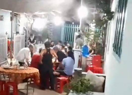 Hinh 4 Co it nhat 2 song bac tai dam tang
