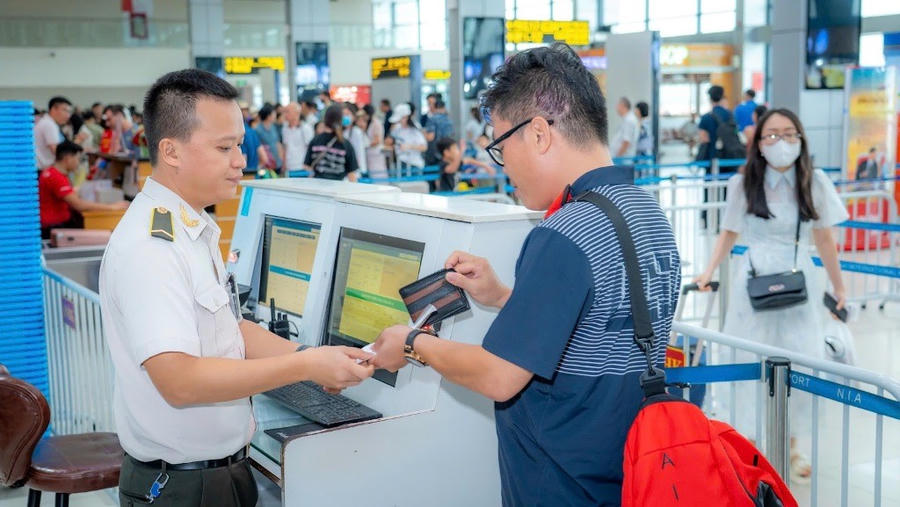 Tăng cường kiểm soát an ninh hàng không dịp Lễ mở ký công ước của Liên hợp quốc về chống tội phạm mạng. (Ảnh minh họa: Cục Hàng không Việt Nam)