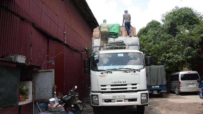 Bắt giữ 50 tấn bánh kẹo...nhập lậu Trung Quốc về Việt Nam tiêu thụ dịp tết Trung Thu.