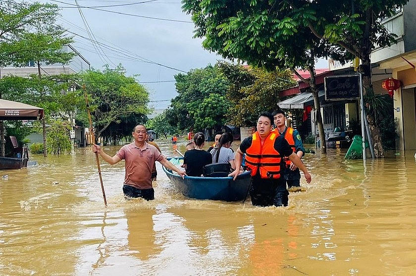 Bão, lũ gây ảnh hưởng lớn đến người dân các tỉnh phía Bắc.