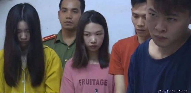 Lực lượng Công an tiến hành kiểm tra tại các phòng vận hành hệ thống đánh bạc.