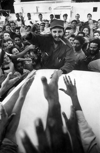 Hình ảnh hồi trẻ của ông Fidel thường gắn với điếu xì gà. (Ảnh: Getty)
