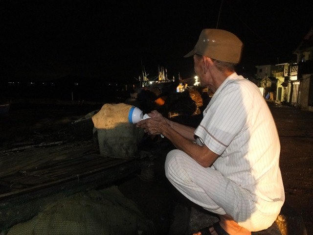 B&atilde;o số 2 qu&eacute;t qua, mưa to khắp 2 miền