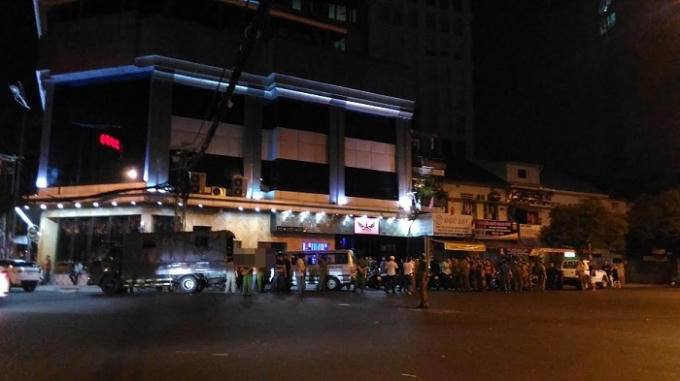 Độc quyền: Hàng trăm dân chơi bị kiểm tra tại Bar 212 Nguyễn Trãi