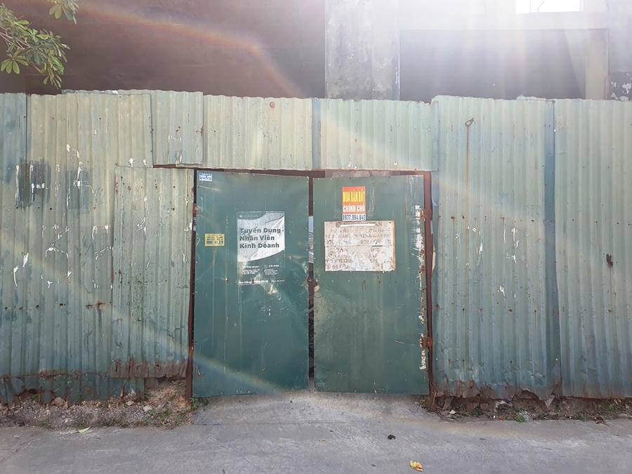 Đơn vị kiểm toán cho rằng không thể thu thập được tài liệu cần thiết để đánh giá giá trị tổn thất của dự án này (nếu có) và ảnh hưởng của vấn đề này đến báo cáo tài chính của công ty nên không thể xác định liệu có cần thiết phải điều chỉnh số liệu liên quan đến khoản mục chi phí sản xuất kinh doanh dở dang dài hạn hay không.