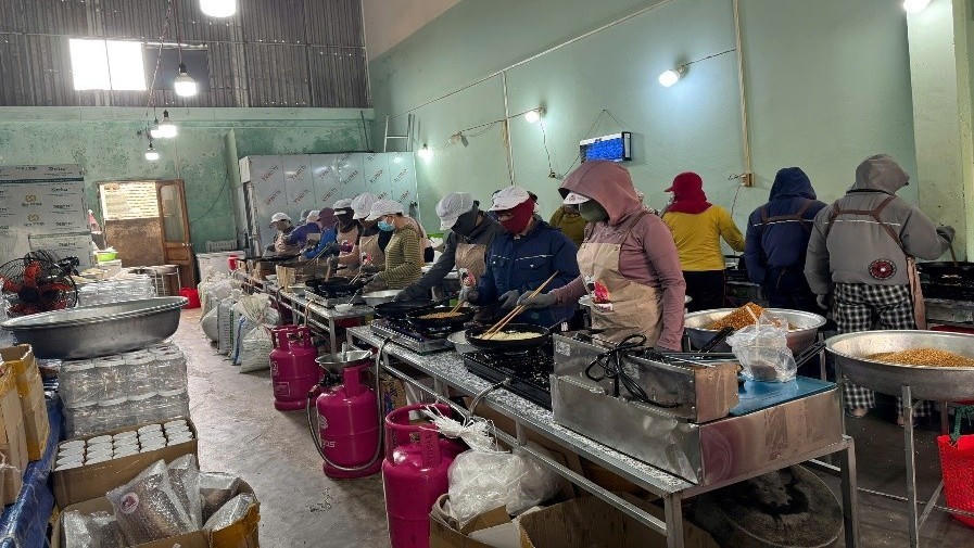 Đội Quản lý thị trường số 4 tiến hành kiểm tra cơ sở kinh doanh của bà Trần Thị H.