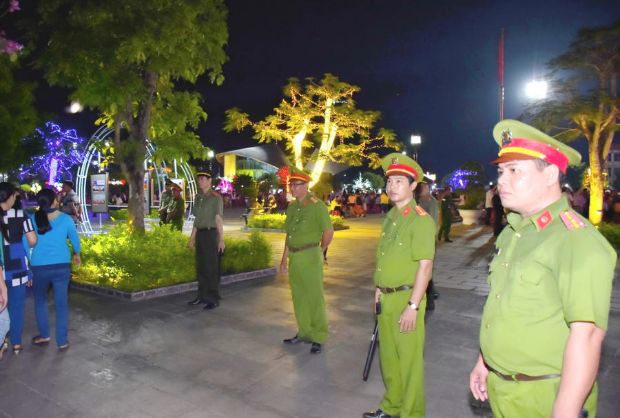 Công an các phường, xã tăng cường bảo đảm ANTT tại các điểm tổ chức sự kiện.